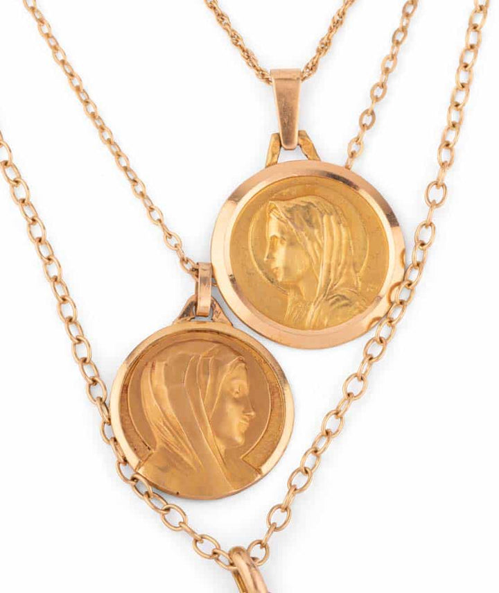 Caillou Paris Collier Ancien Or 3 Chaines Chapa Gros Plan 2
