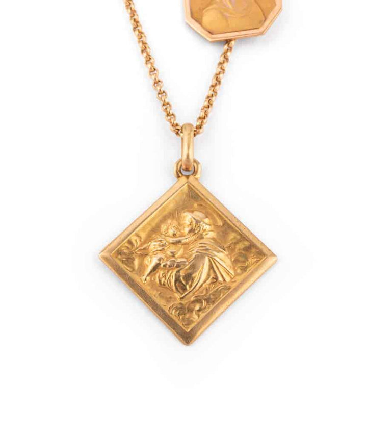 Caillou Paris Collier Ancien Or 3 Chaines Pippa Gros Plan 1