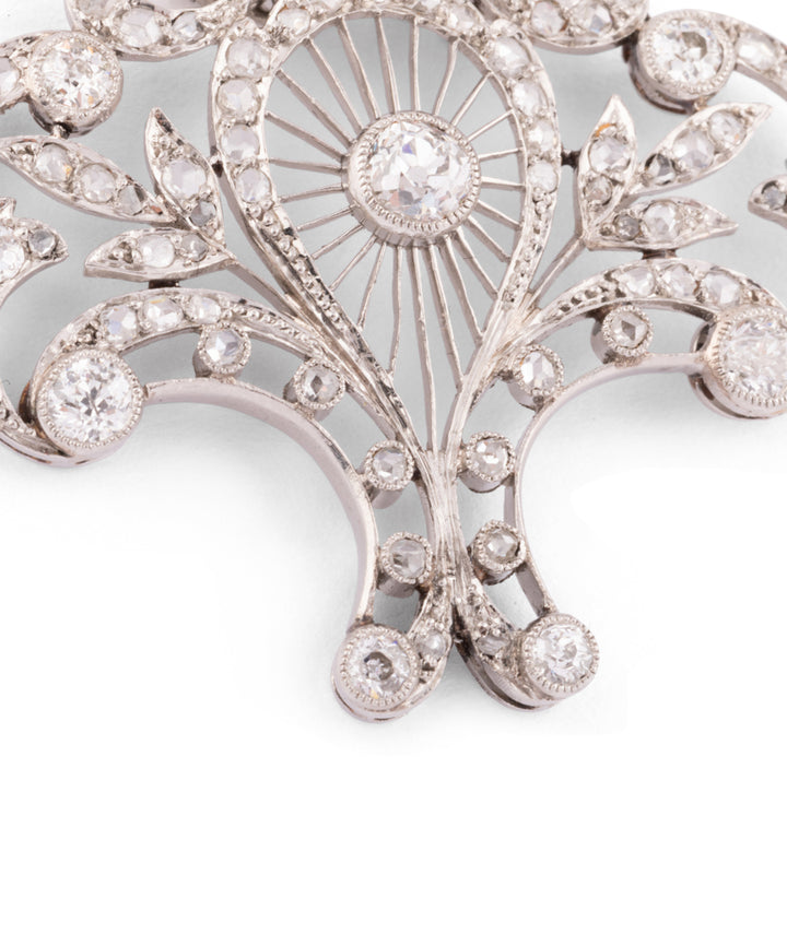 Caillou Paris Collier Ancien Platine Et Diamants Thao Gros Plan Bas