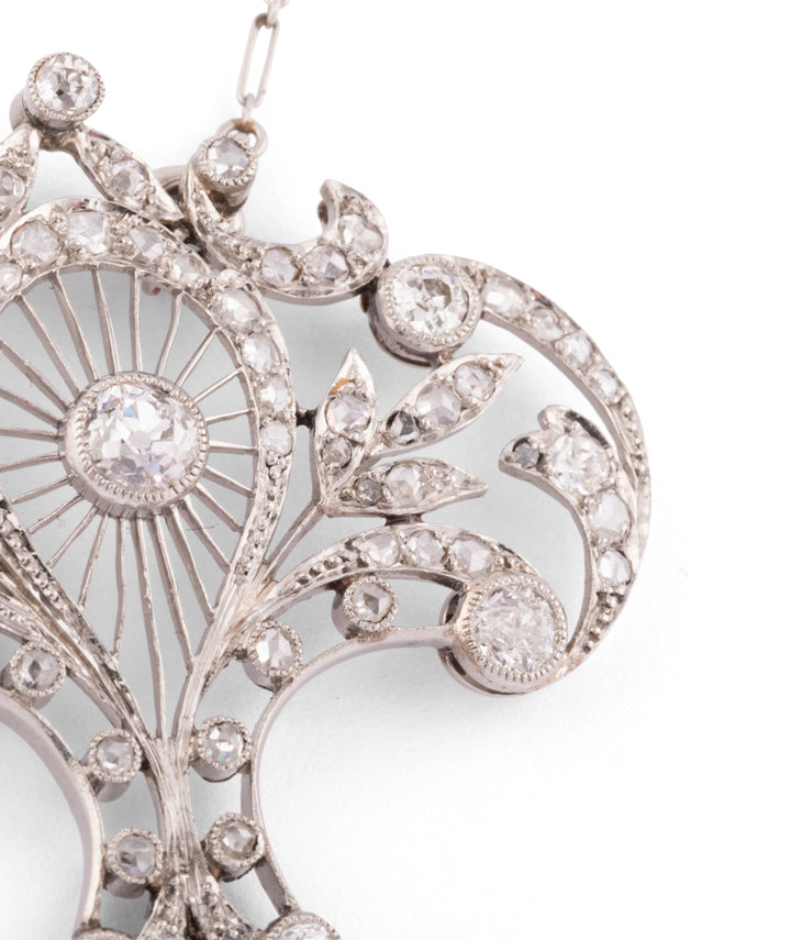 Caillou Paris Collier Ancien Platine Et Diamants Thao Gros Plan Droite