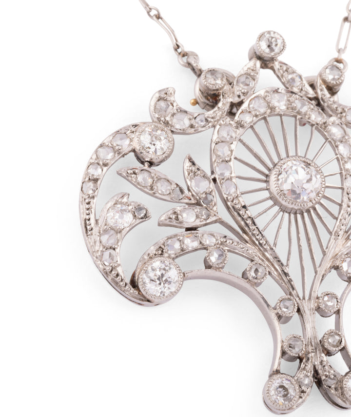 Caillou Paris Collier Ancien Platine Et Diamants Thao Gros Plan Gauche