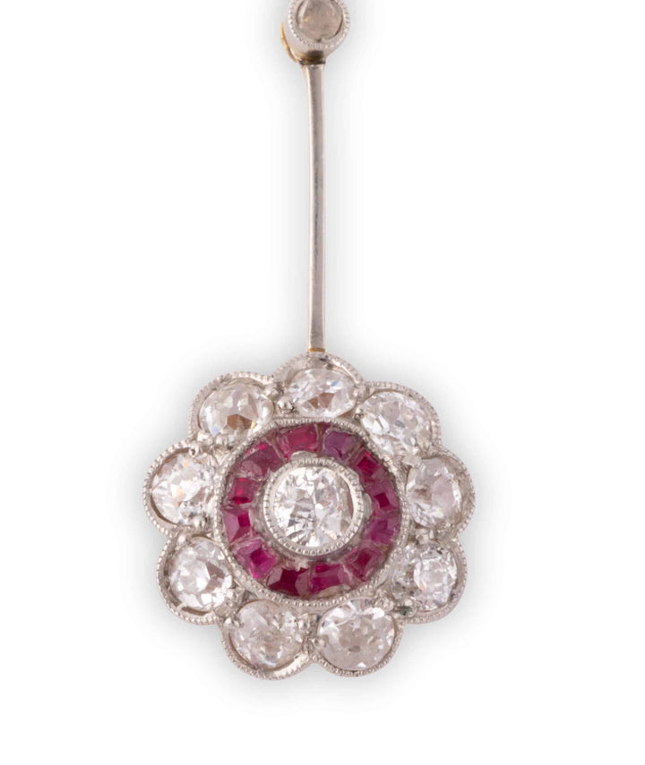 Caillou Paris Collier Ancien Rubis Teata Gros Plan
