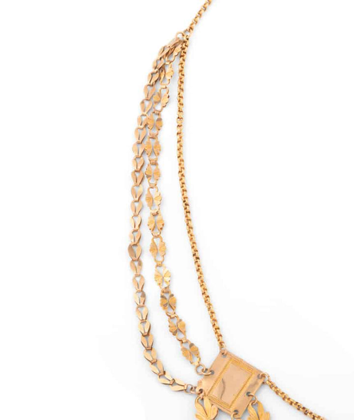 Caillou Paris Collier D Esclavage D Origine Auvergnate Or Abela Gros Plan Gauche