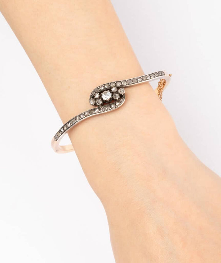 Caillou Paris Jonc Ancien Diamants %22zaria%22 Porter Gros Plan