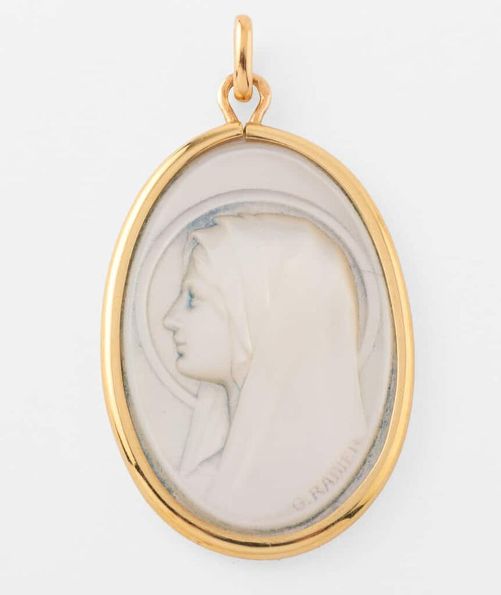 Caillou Paris - Medaille ancienne or et nacre Urdie gros plan