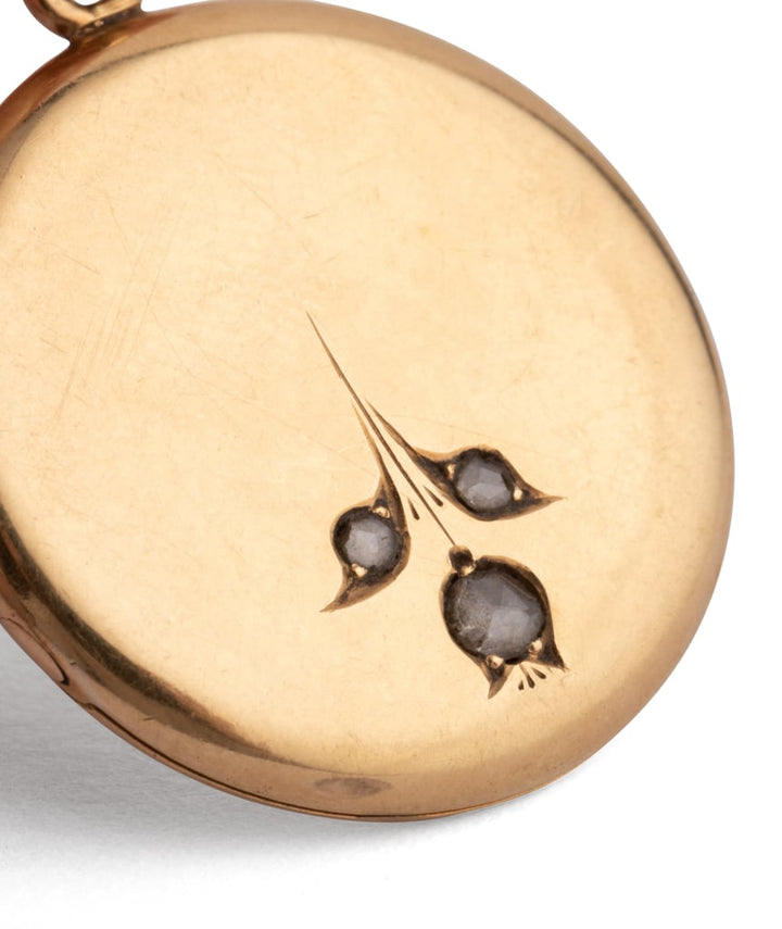 Caillou Paris Medaillon Ancien Or Et Diamants Isalis Gros Plan