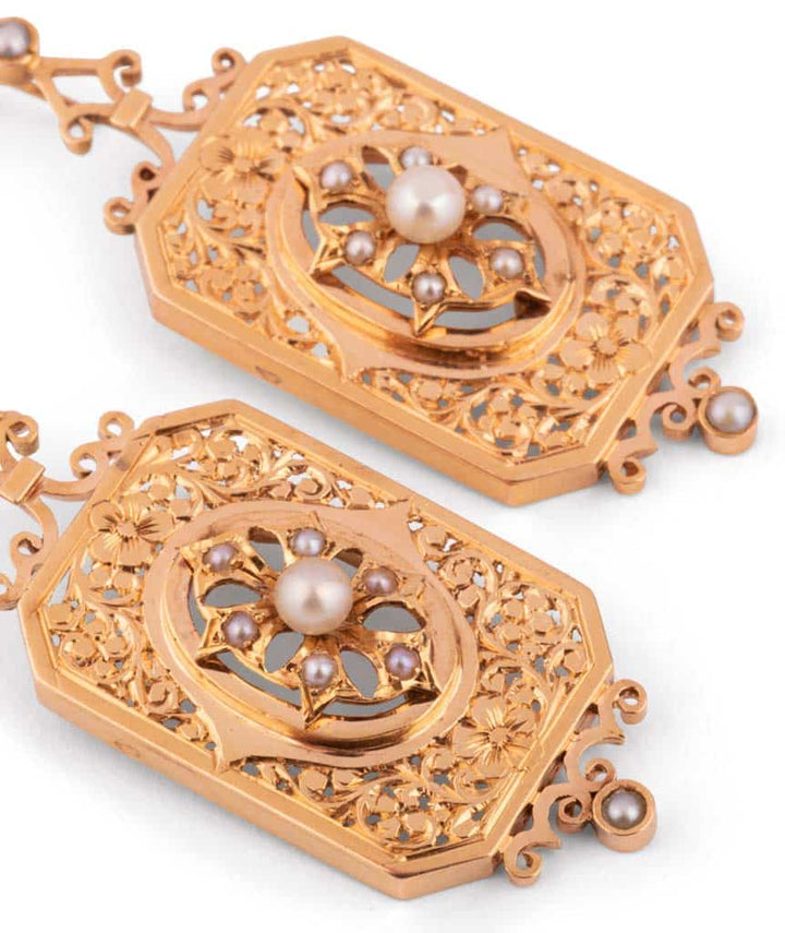 Caillou Paris Pendants D Oreilles Anciens Or Et Perles Liora Gros Plan 3