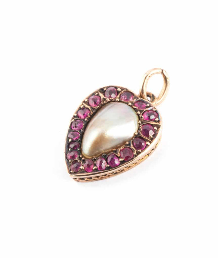 Caillou Paris - Pendentif ancien coeur "Amandine" gros plan