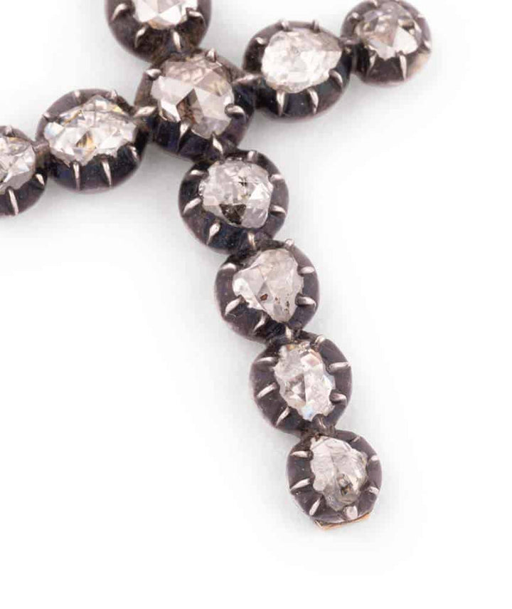 Pendentif ancien croix diamants Hira gros plan 4