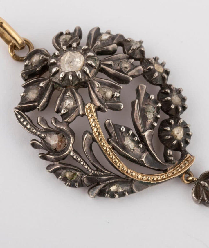 Pendentif ancien fleurs "Adao"