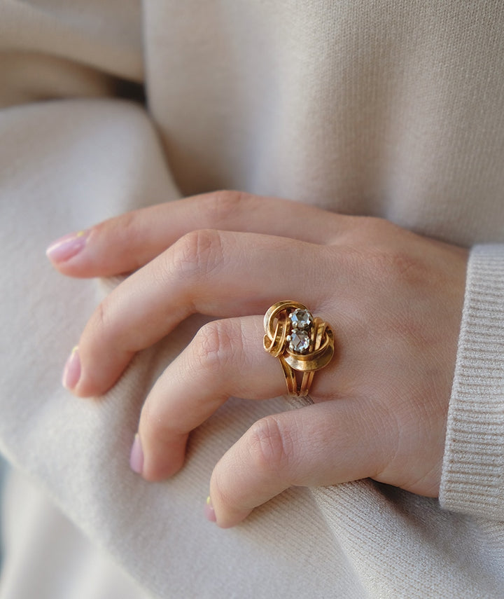 Bague ancienne diamants "Danos" ambiance