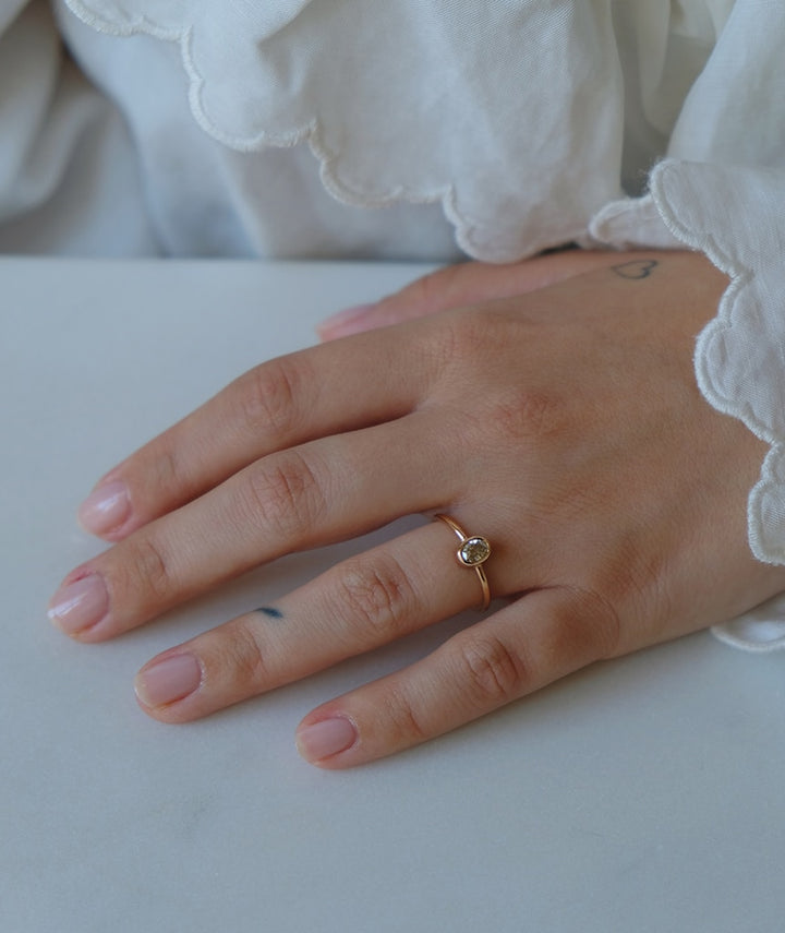 Bague de fiançailles ancienne diamant "Tella" ambiance
