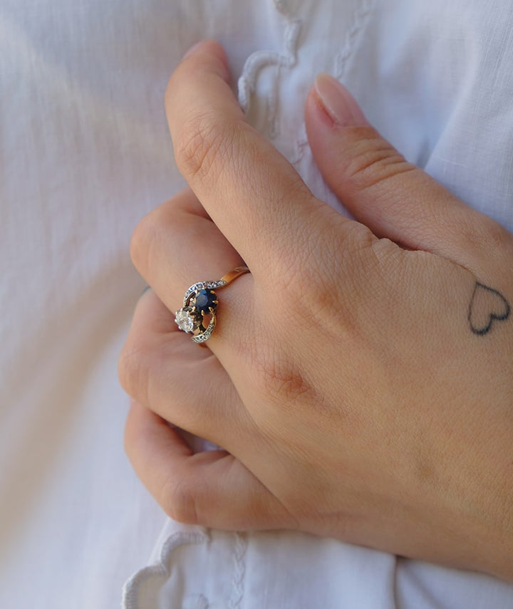 Bague toi et moi diamants saphir "Jaana" ambiance