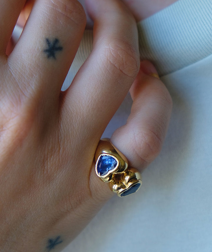 Bague ancienne or et saphirs "Donan" ambiance