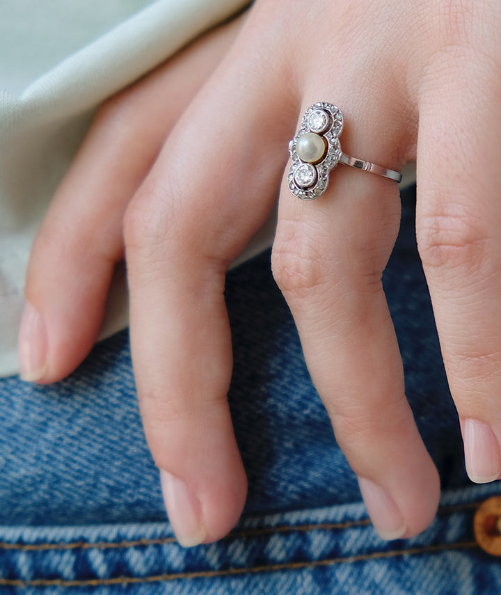 Bague trilogie perle et diamants "Febo" ambiance