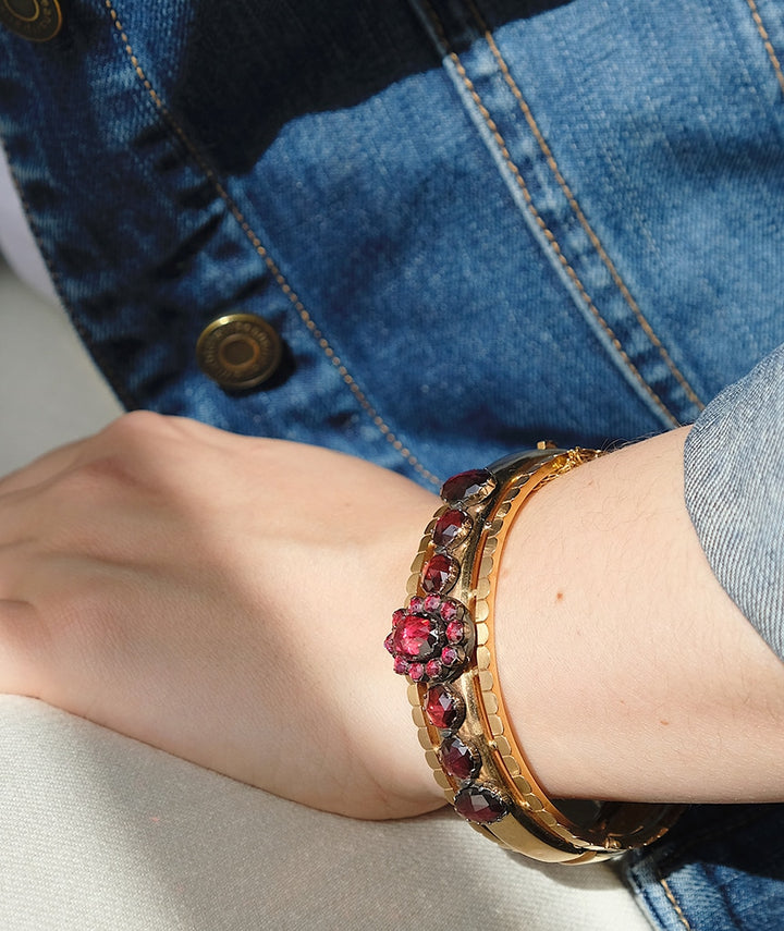 Bracelet ancien en grenats "Nuna" ambiance