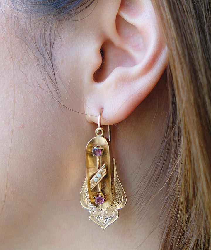 Boucles d'oreilles anciennes en améthystes "Marut" ambiance
