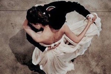 La bague Toi et Moi ancienne : Histoire et symbolique d’un bijou d’amour