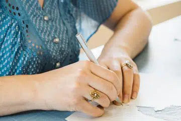 Le geste de la main par Au détour du papier !