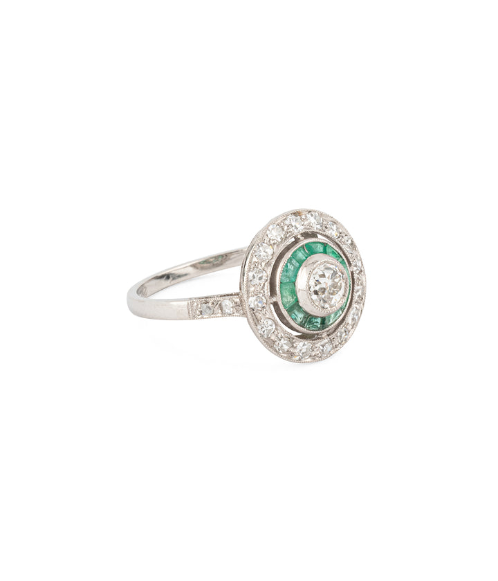 Ancienne-bague-fiancailles-diamants-emeraudes-Lev-Caillou-Paris