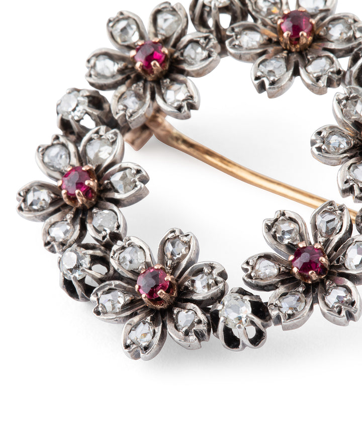Ancienne-broche-couronne-fleurs-diamants-rubis-Kito-Caillou-Paris
