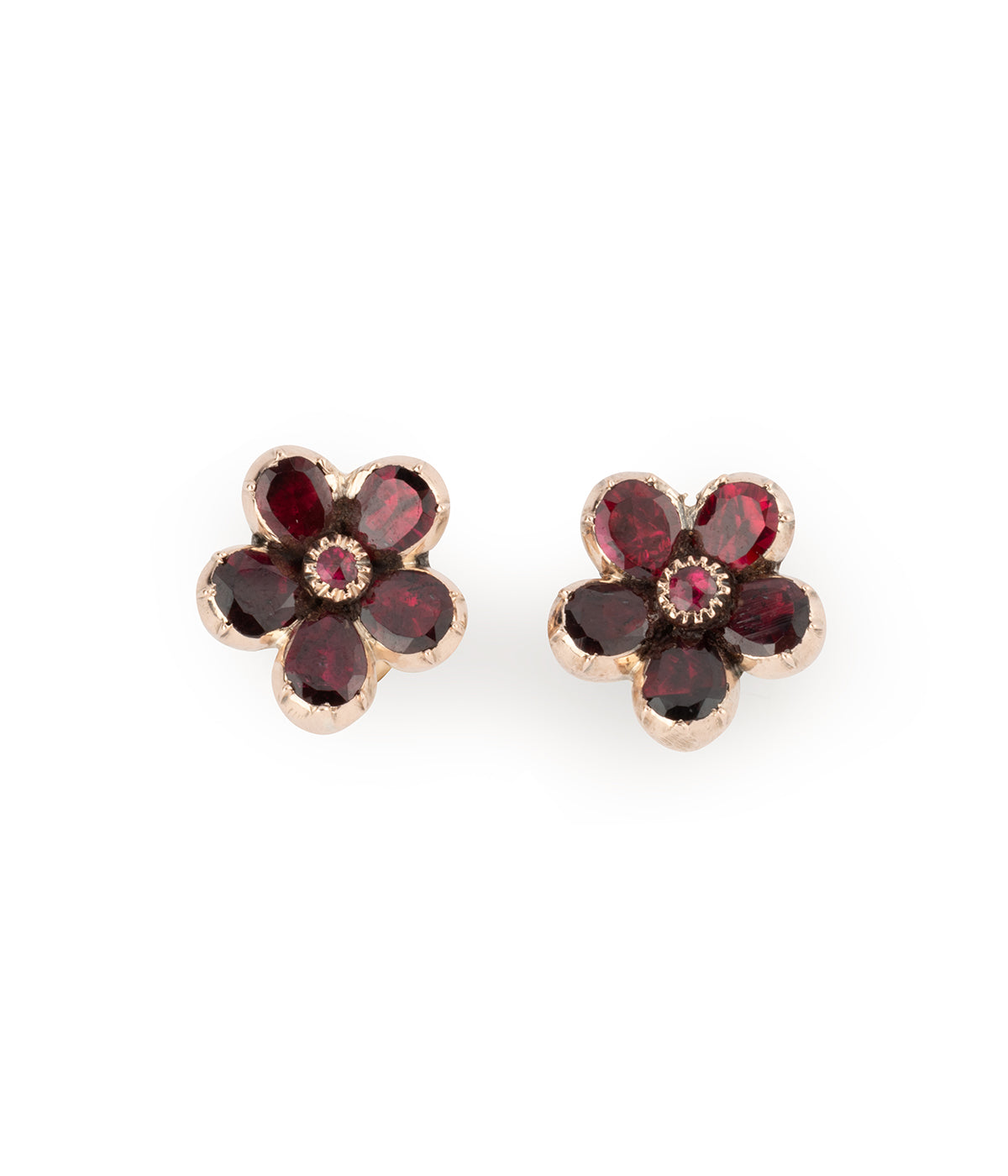 Anciennes-boucles-oreilles-fleur-grenat-Jeana-Caillou-Paris