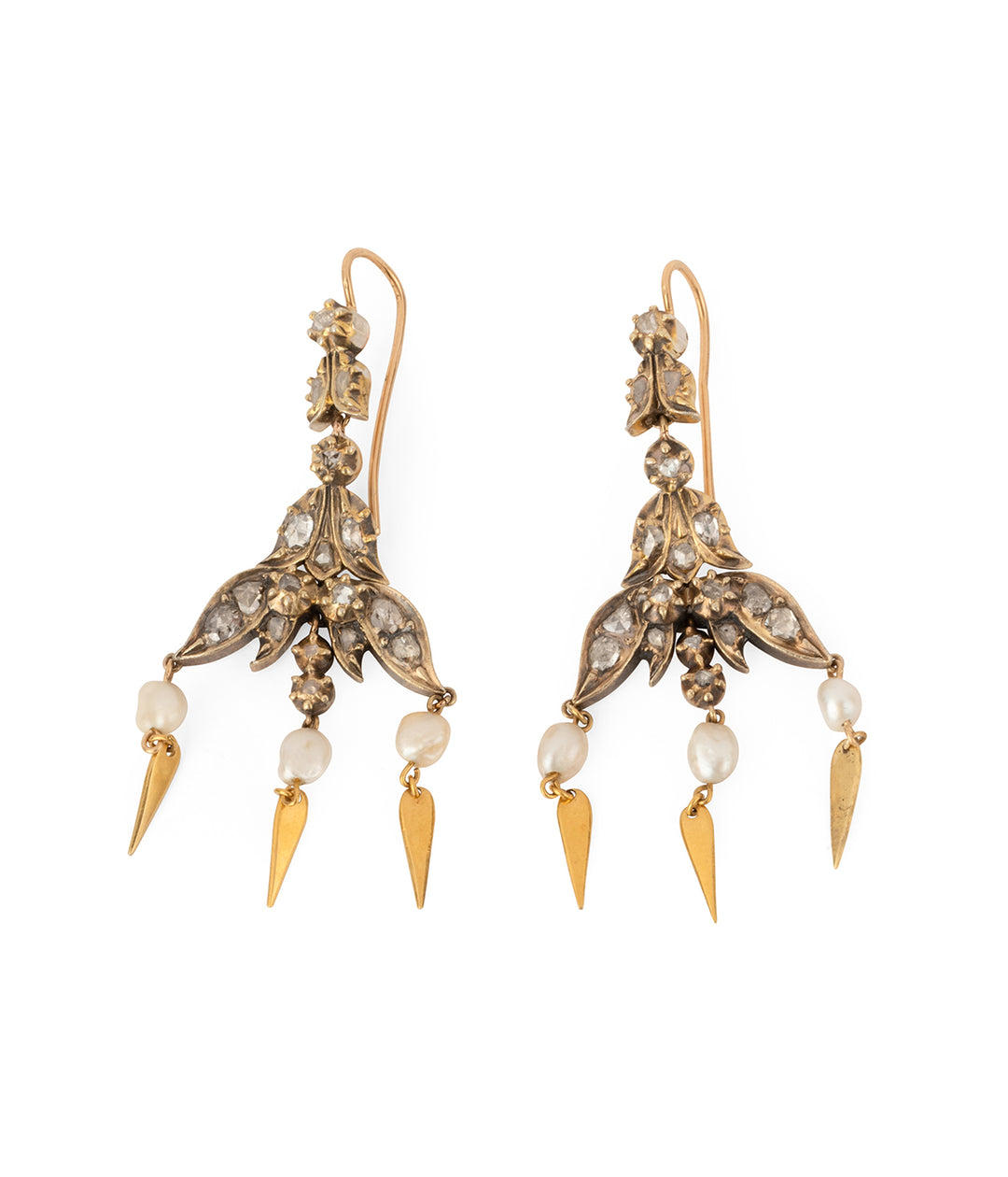 Anciennes-boucles-oreilles-or-18k-perles-Pavak-Caillou-Paris
