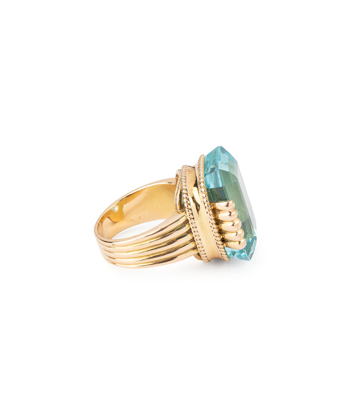 Antique-aquamarine-ring-18k-gold-Aza-Caillou-Paris
