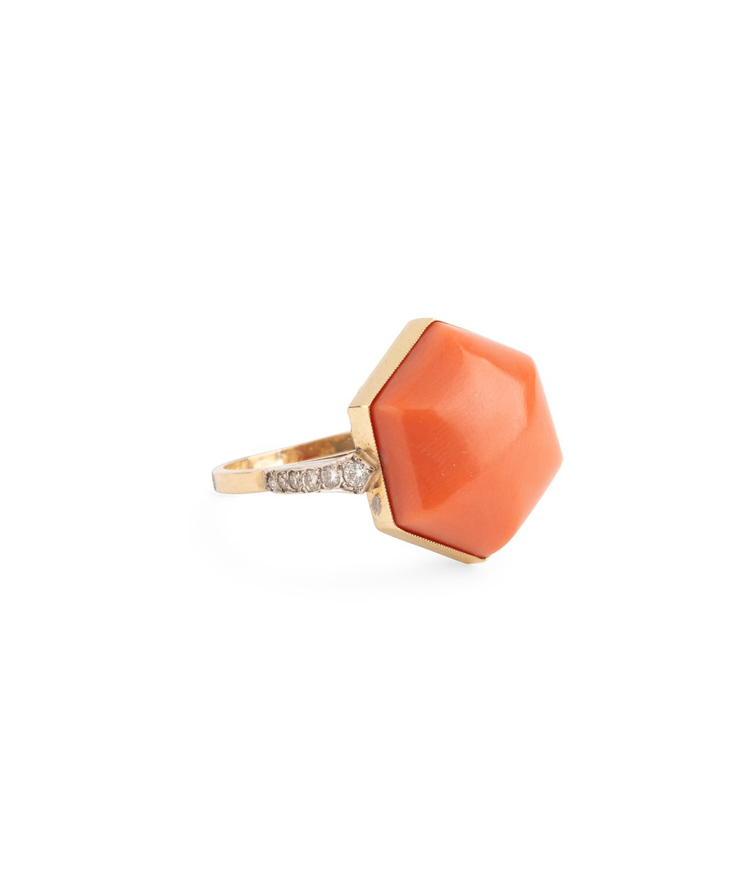 Antique-cocktail-ring-18k-gold-coral-Ennio-Caillou-Paris