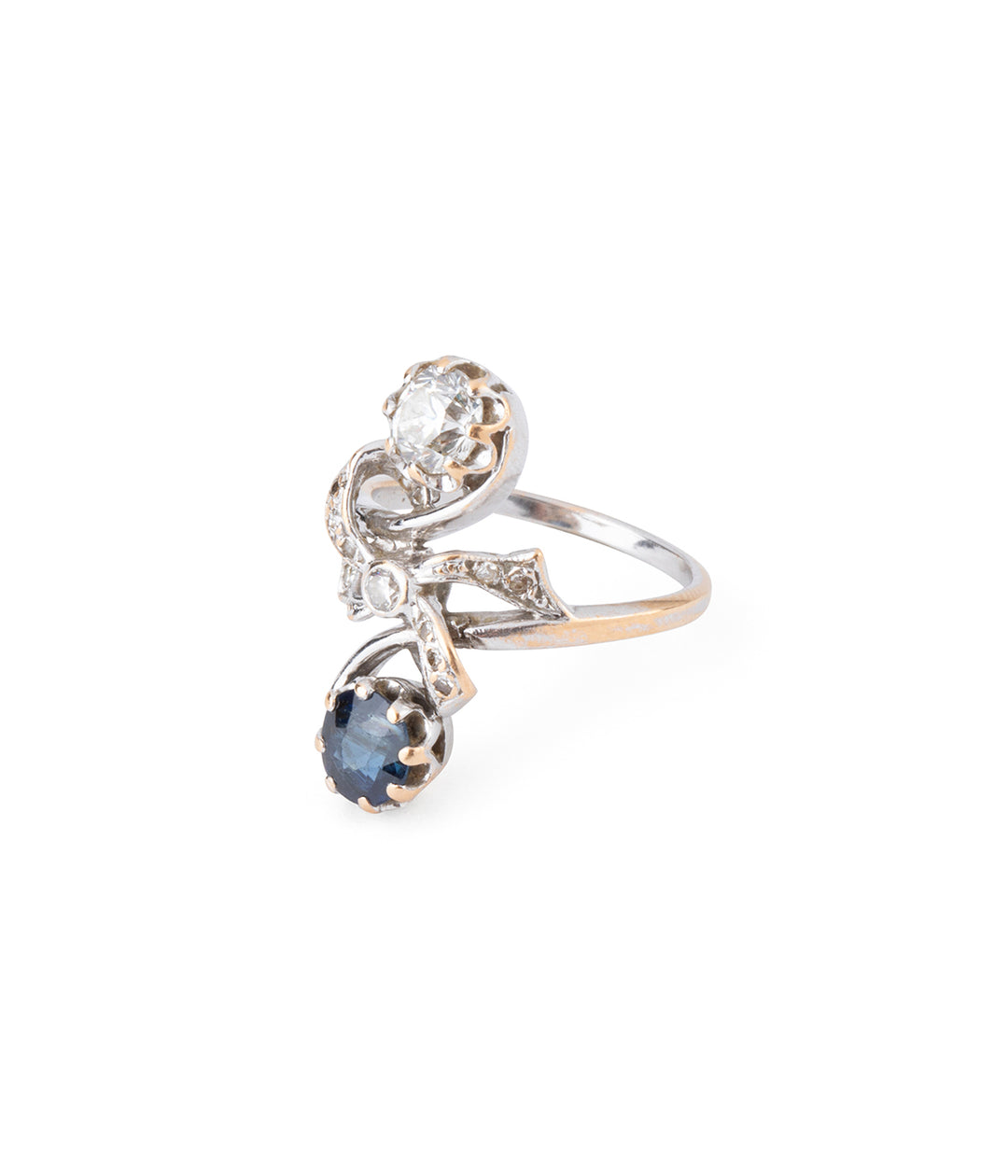 Antique-engagement-ring-diamonds-sapphires-Cyr-Caillou-Paris