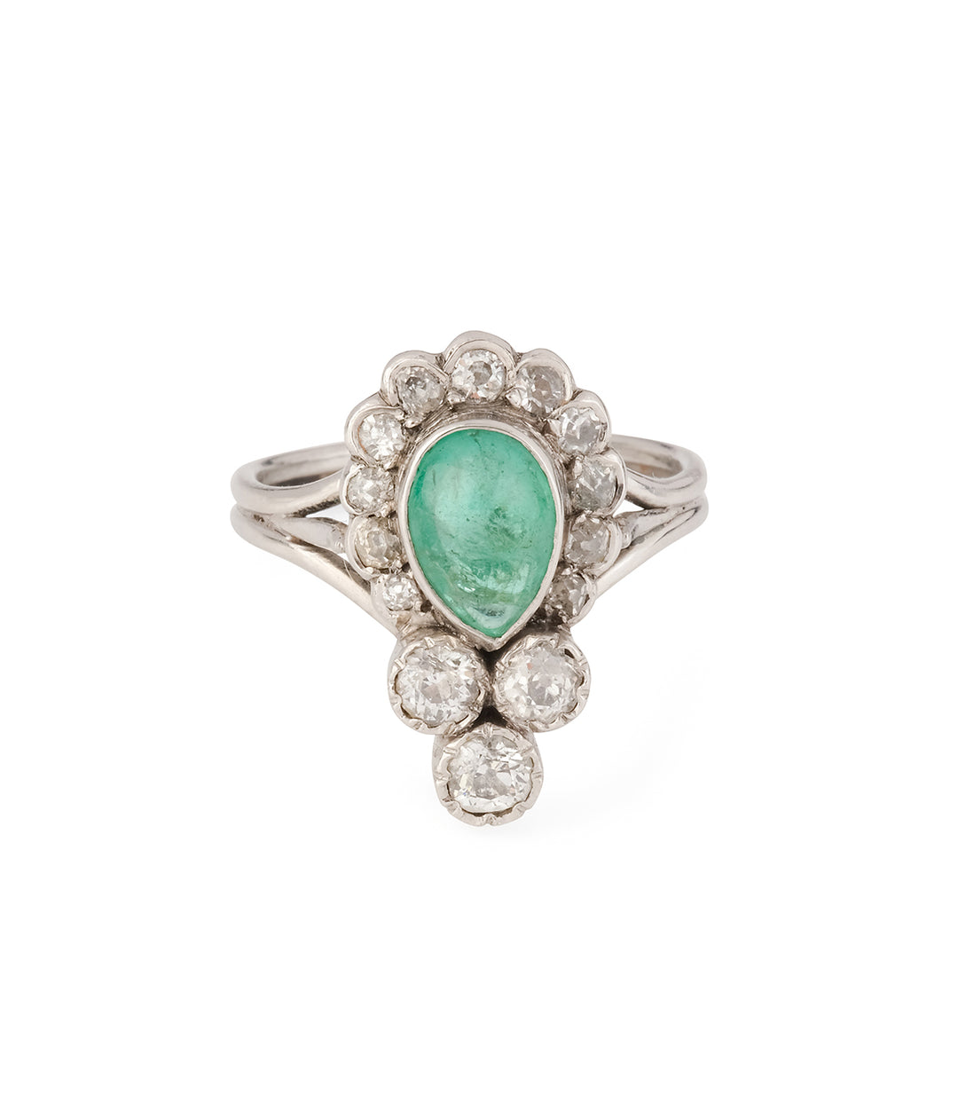 Antique-engagement-ring-emerald-diamonds-Paavo-Caillou-Paris