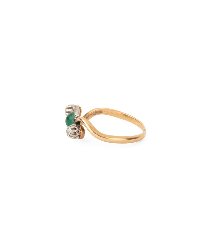 Antique-engagement-ring-emerald-diamonds-Vikli-Caillou-Paris