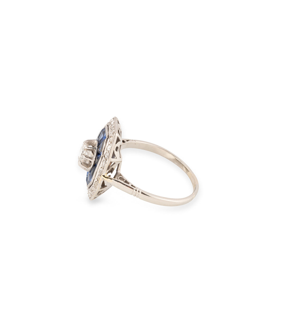 Antique-engagement-ring-sapphire-Hiro-Caillou-Paris