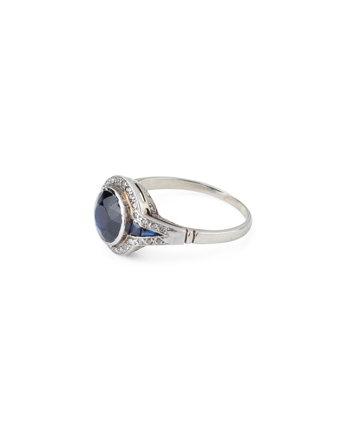 Antique-engagement-ring-sapphires-diamonds-Faten-Caillou-Paris