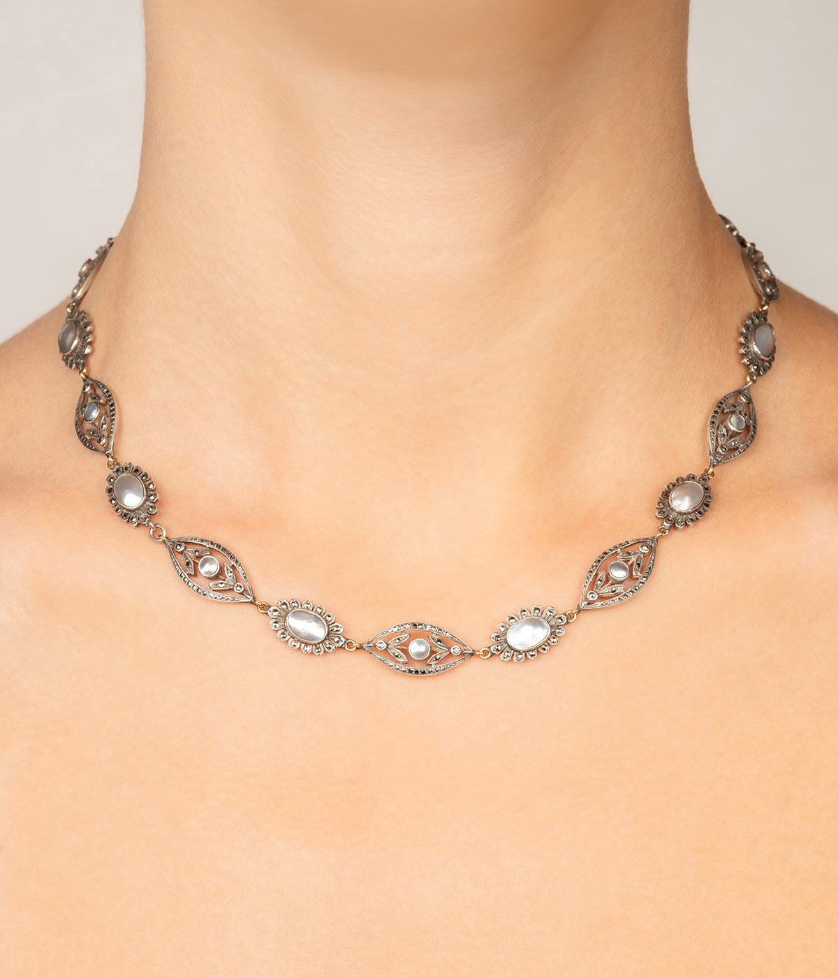 Antique-floral-necklace-silver-Dipti