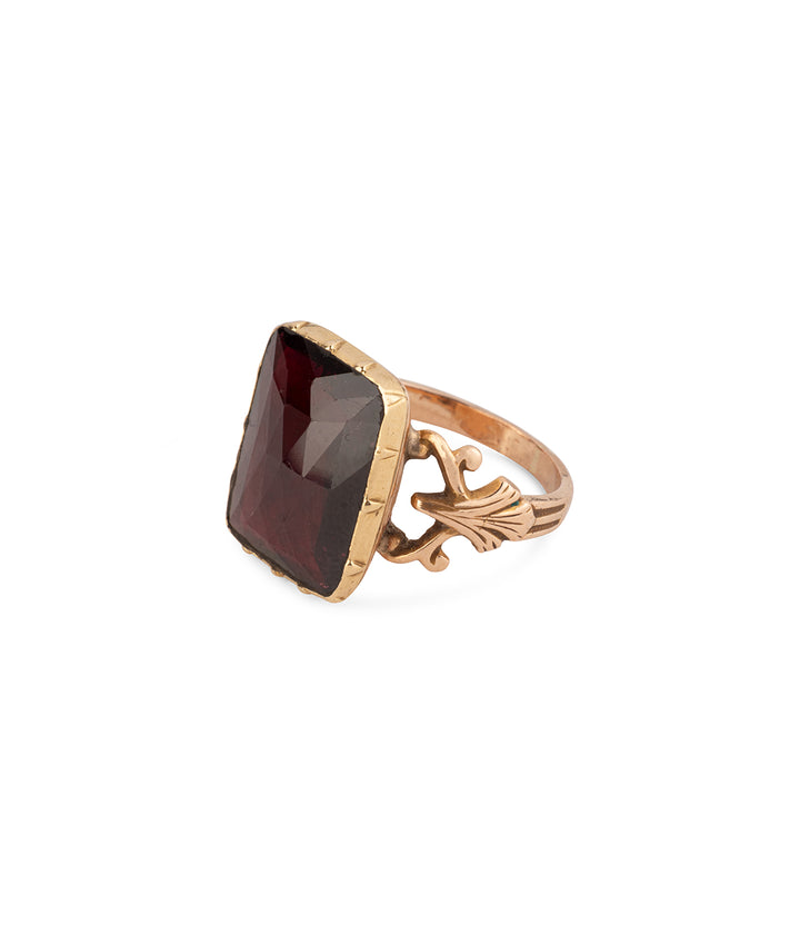 Antique-garnet-ring-Perpignan-Ebbie-Caillou-Paris
