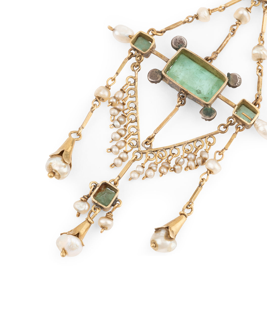 Antique-gold-pendant-emerald-diamonds-Wennie-Caillou-Paris