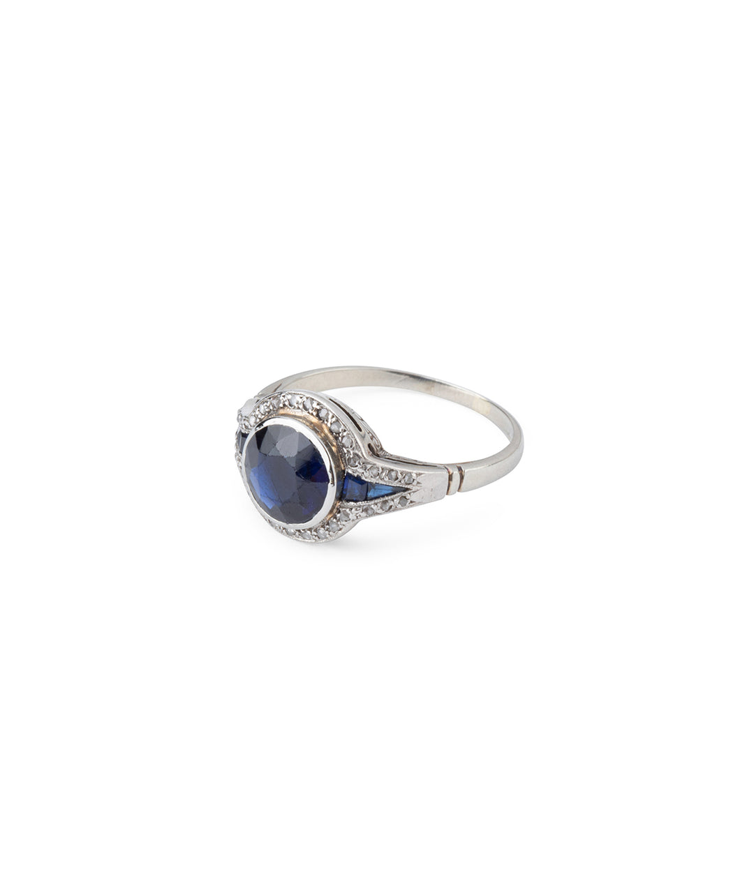 Antique-gold-ring-sapphires-diamonds-Faten-Caillou-Paris