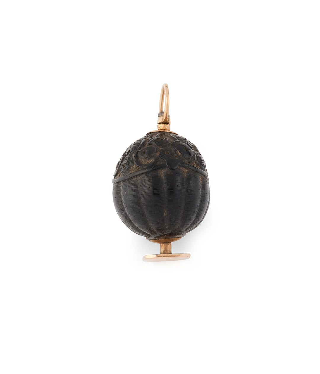 Antique-gold-seal-pendant-Gian-Caillou-Paris