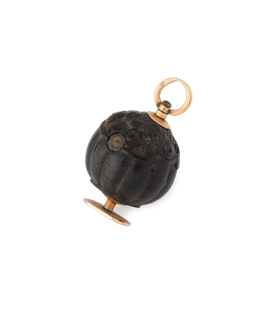 Antique-gold-seal-pendant-corozo-Gian-Caillou-Paris