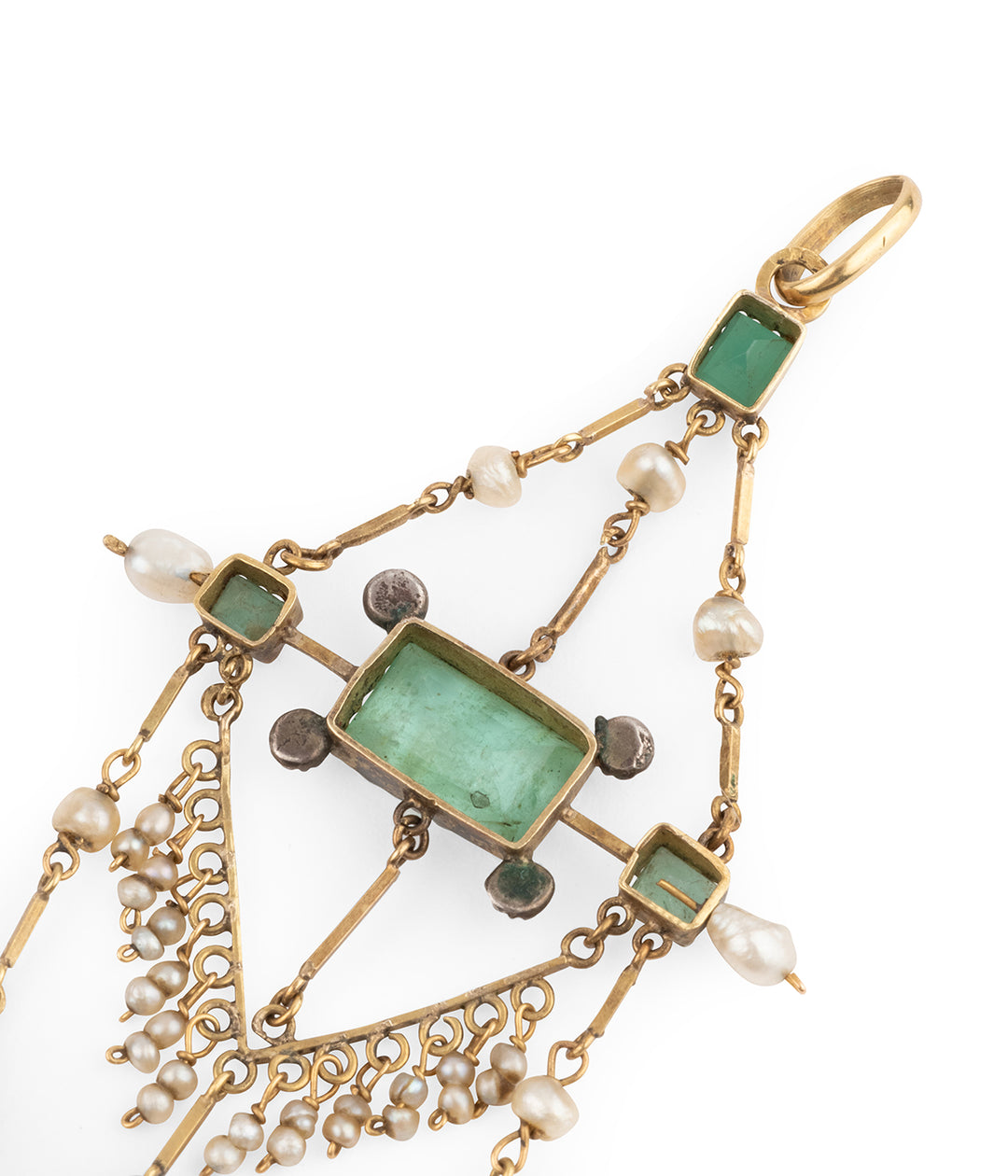 Antique-pendant-emerald-diamonds-18k-gold-Wennie-Caillou-Paris