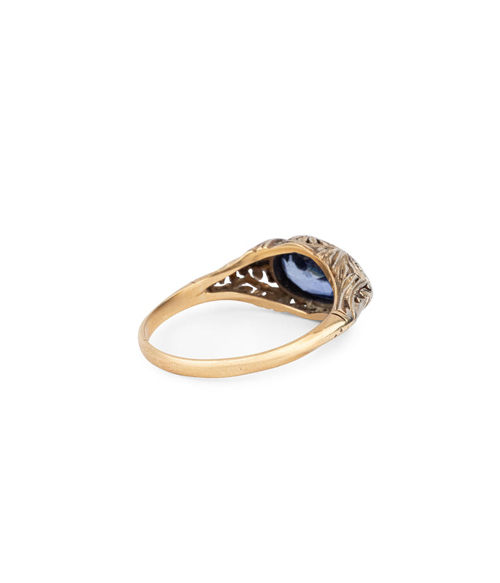 Antique-ring-sapphire-18k-gold-Kay-Caillou-Paris