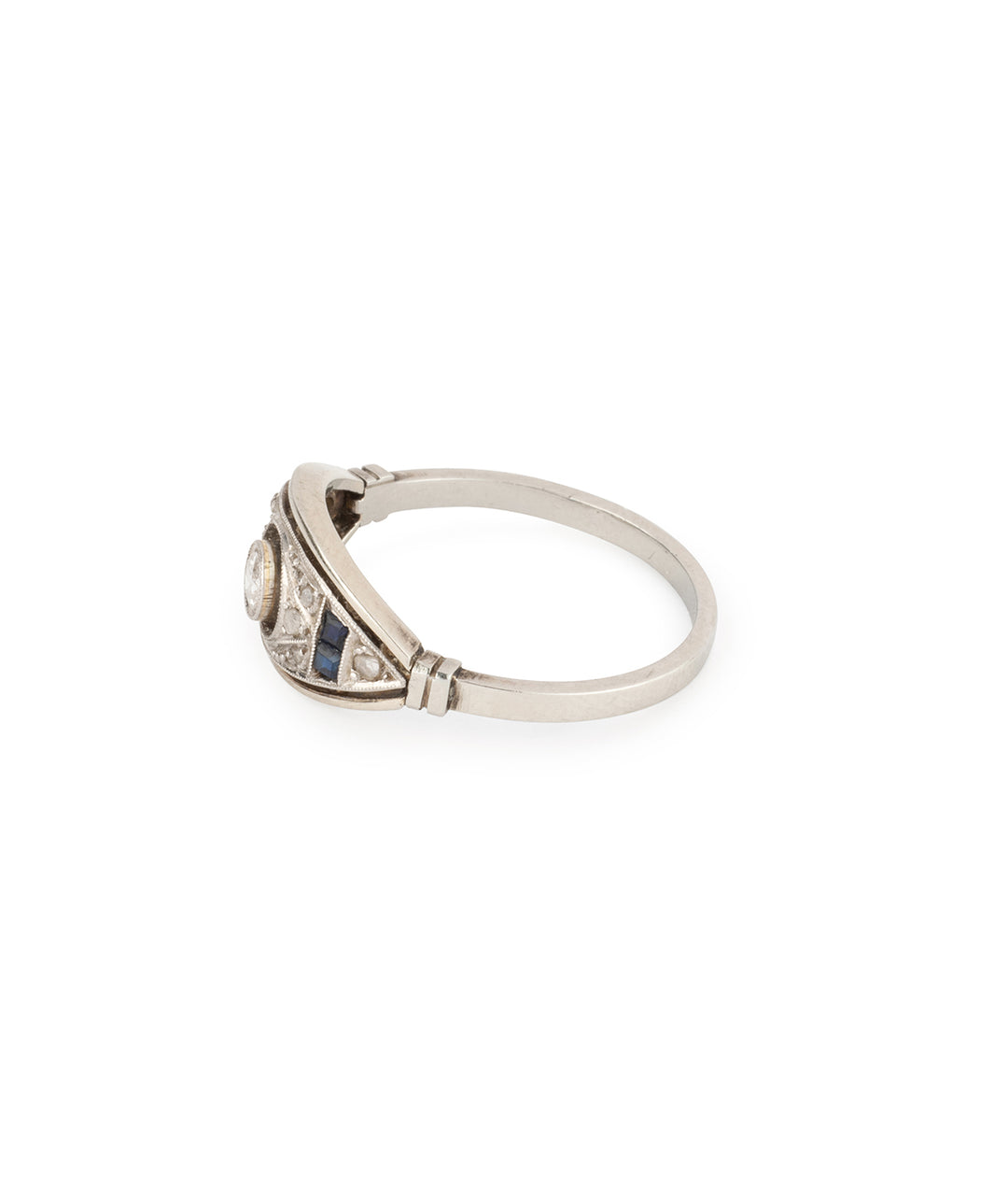 Art-deco-ring-sapphire-diamonds-Gleb-Caillou-Paris
