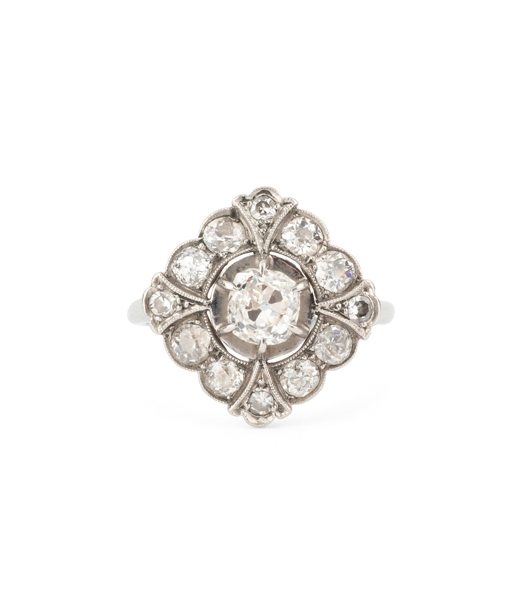 Bague-Art-deco-or-diamants-Hikma-Caillou-Paris