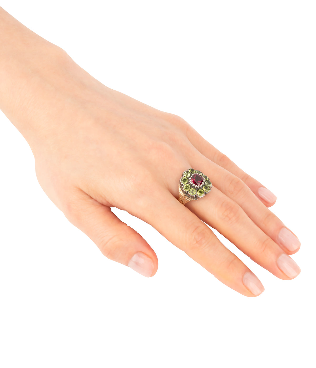 Bague-Marguerite-ancienne-grenat-peridots-Almika-Caillou-Paris