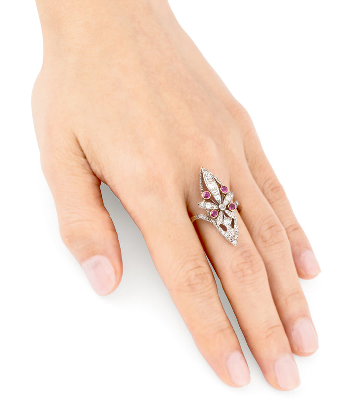 Bague-Marquise-ancienne-diamants-rubis-Kian-Caillou-Paris