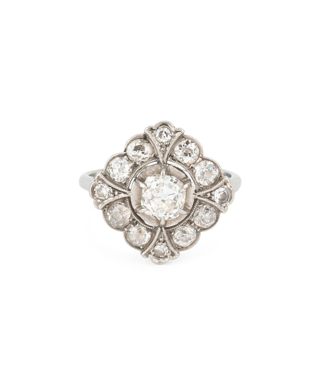 Bague-ancienne-or-gris-diamants-Hikma-Caillou-Paris