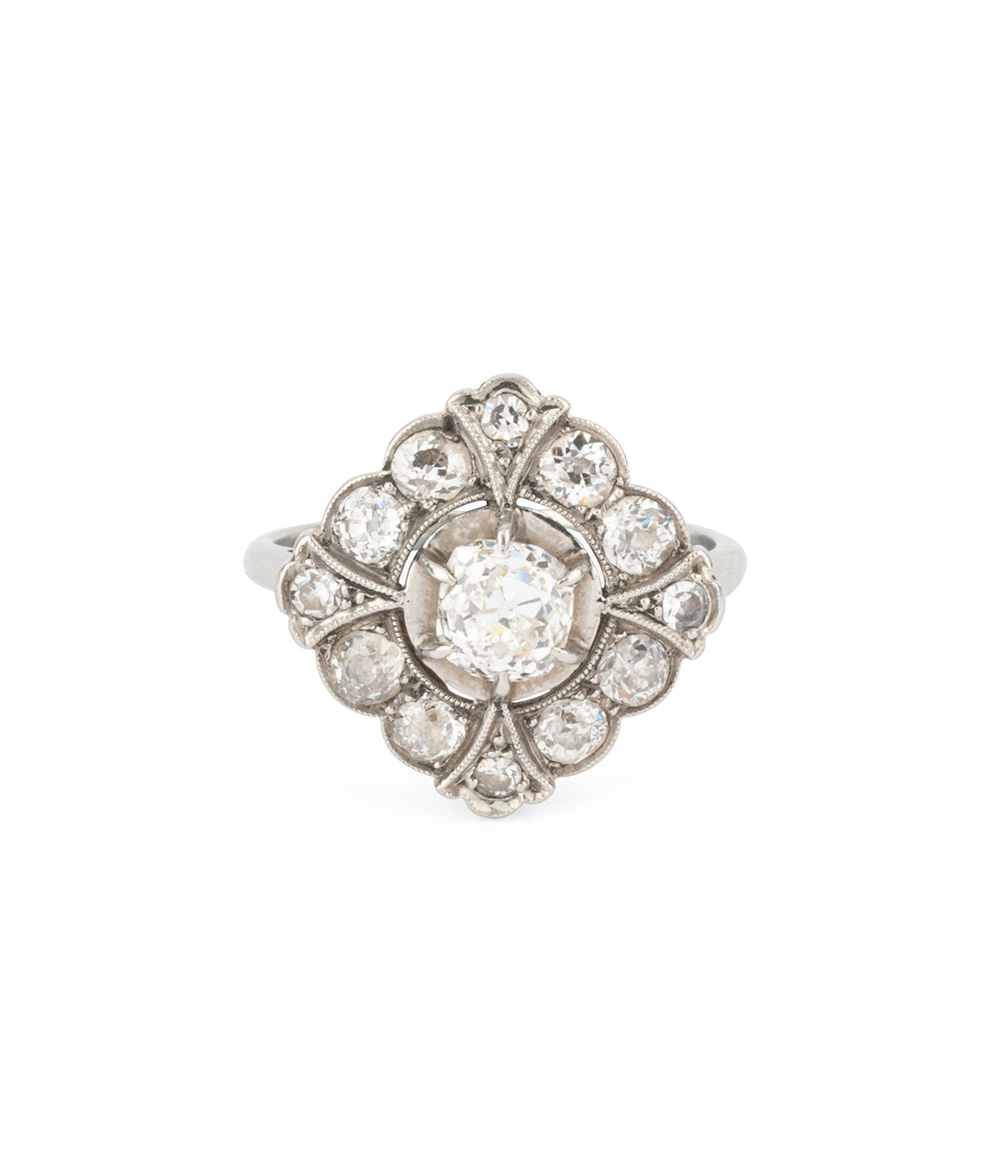 Bague-ancienne-or-gris-diamants-Hikma-Caillou-Paris