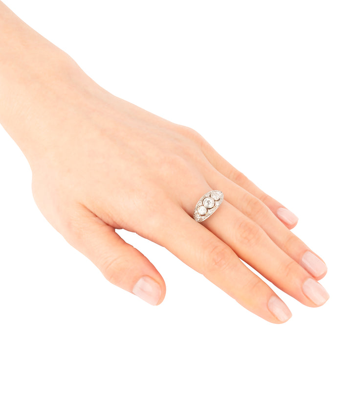 Bague-jarretiere-ancienne-or-diamants-Lazaro-Caillou-Paris