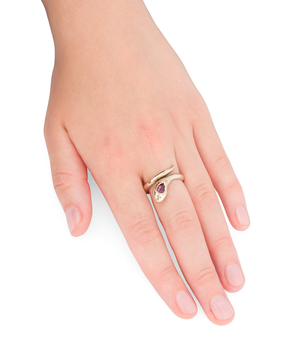 Bague-serpent-ancienne-grenat-Amra-Caillou-Paris